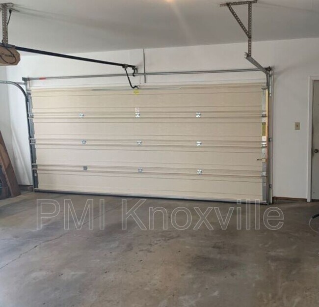 Building Photo - 1452 Buxton Dr