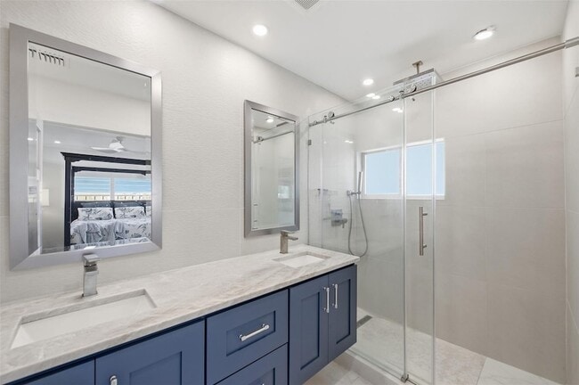 Building Photo - 1706 NE 28th Dr