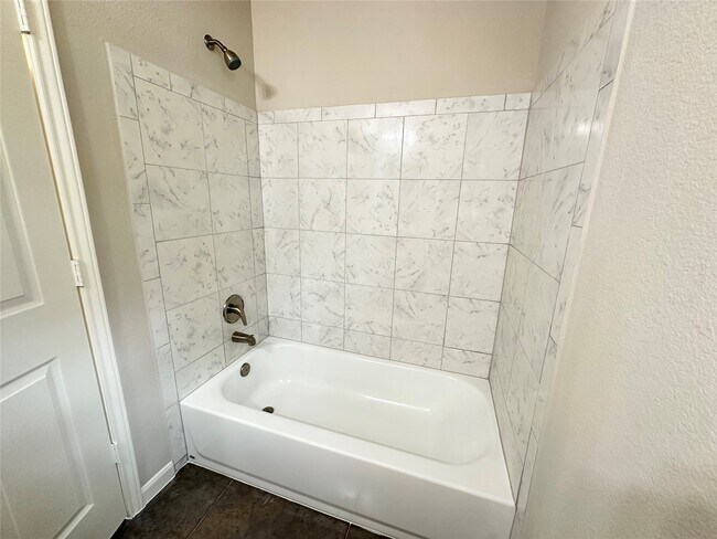 Building Photo - 10796 Royal Magnolia Dr