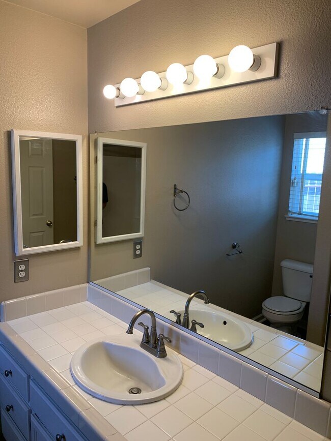 Building Photo - 203 Legacy Ln