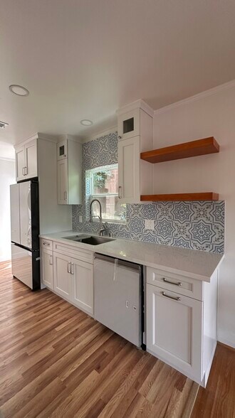 Kitchen - 3351 Hamilton Way