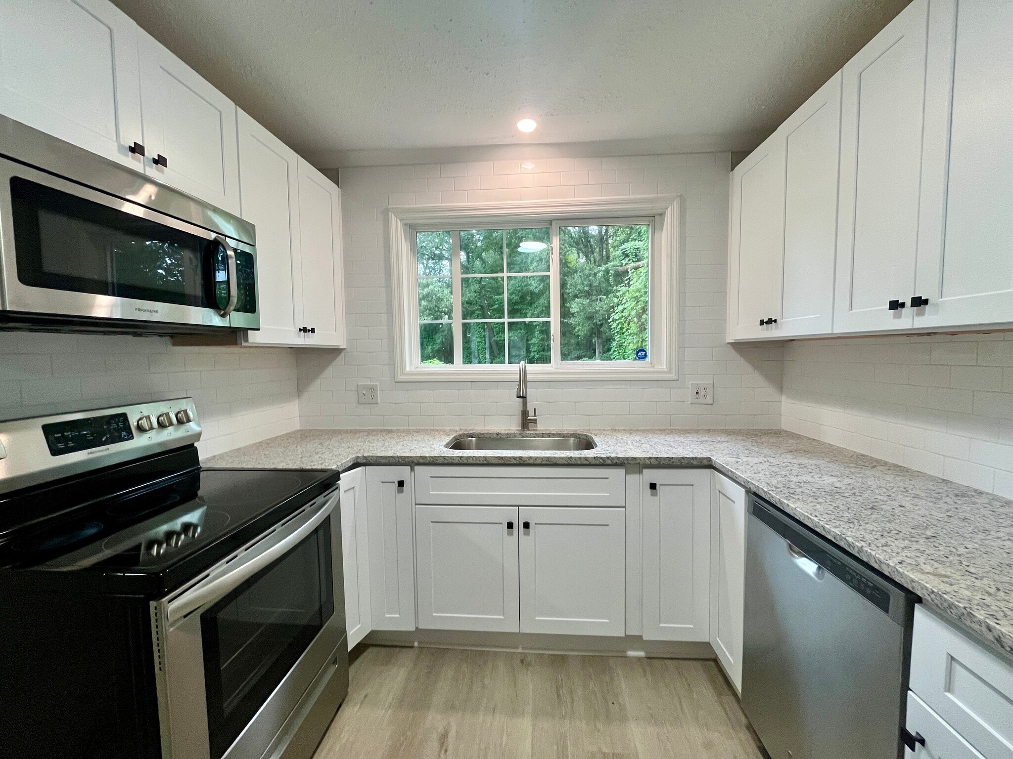 Building Photo - 2010 Simmons St