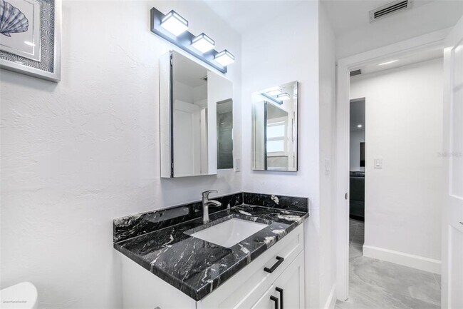 Building Photo - 149 Crescent Dr