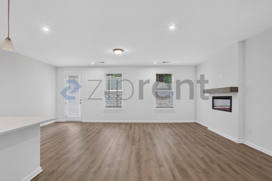 Building Photo - Unit