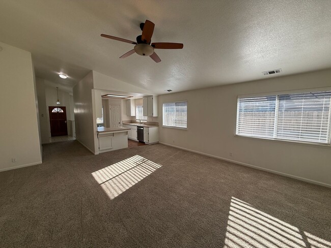 Building Photo - Rolling Hills Single Story Home Includes All Basic Utilities