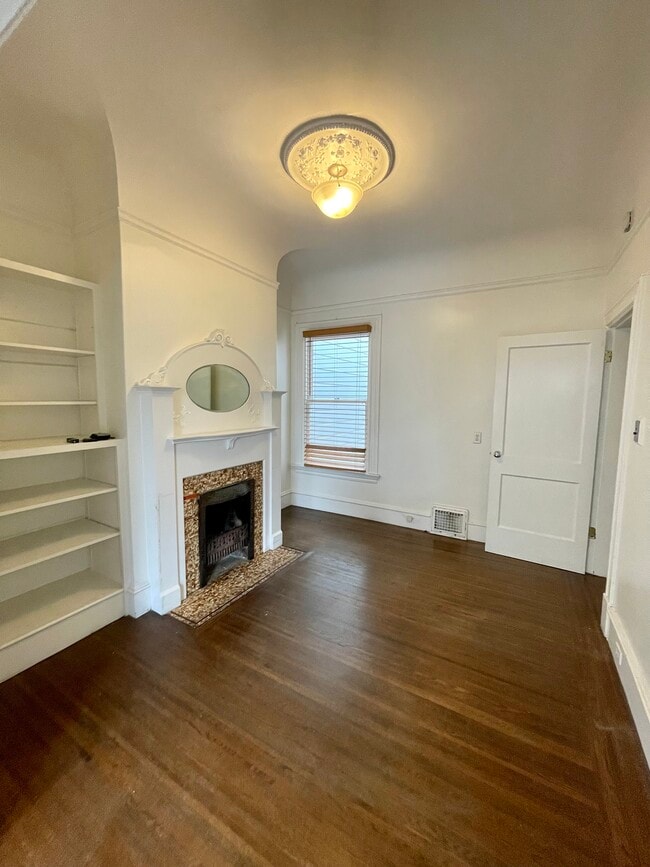 Building Photo - 142 27th St