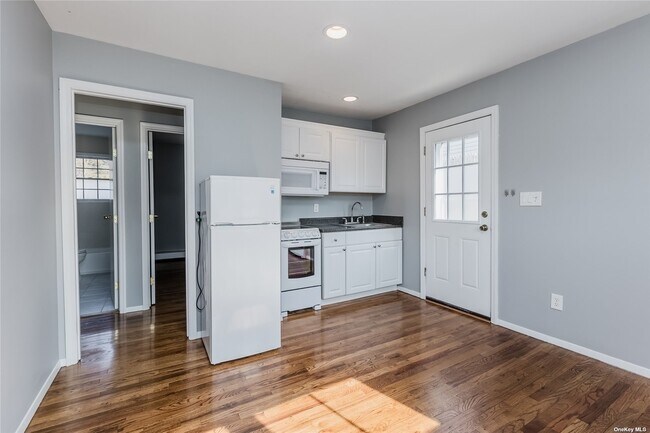 Building Photo - 7 Dune Ct