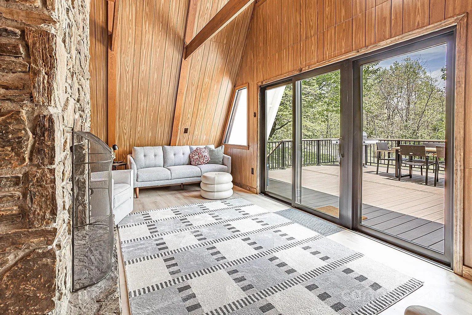 Building Photo - 826 Shumont Rd