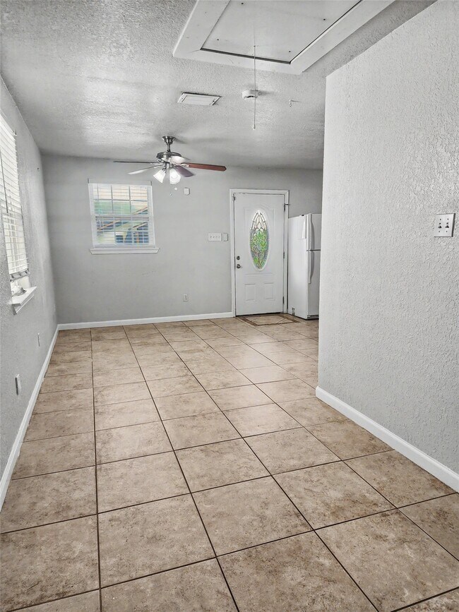 Building Photo - 5617 Avenue R 1/2