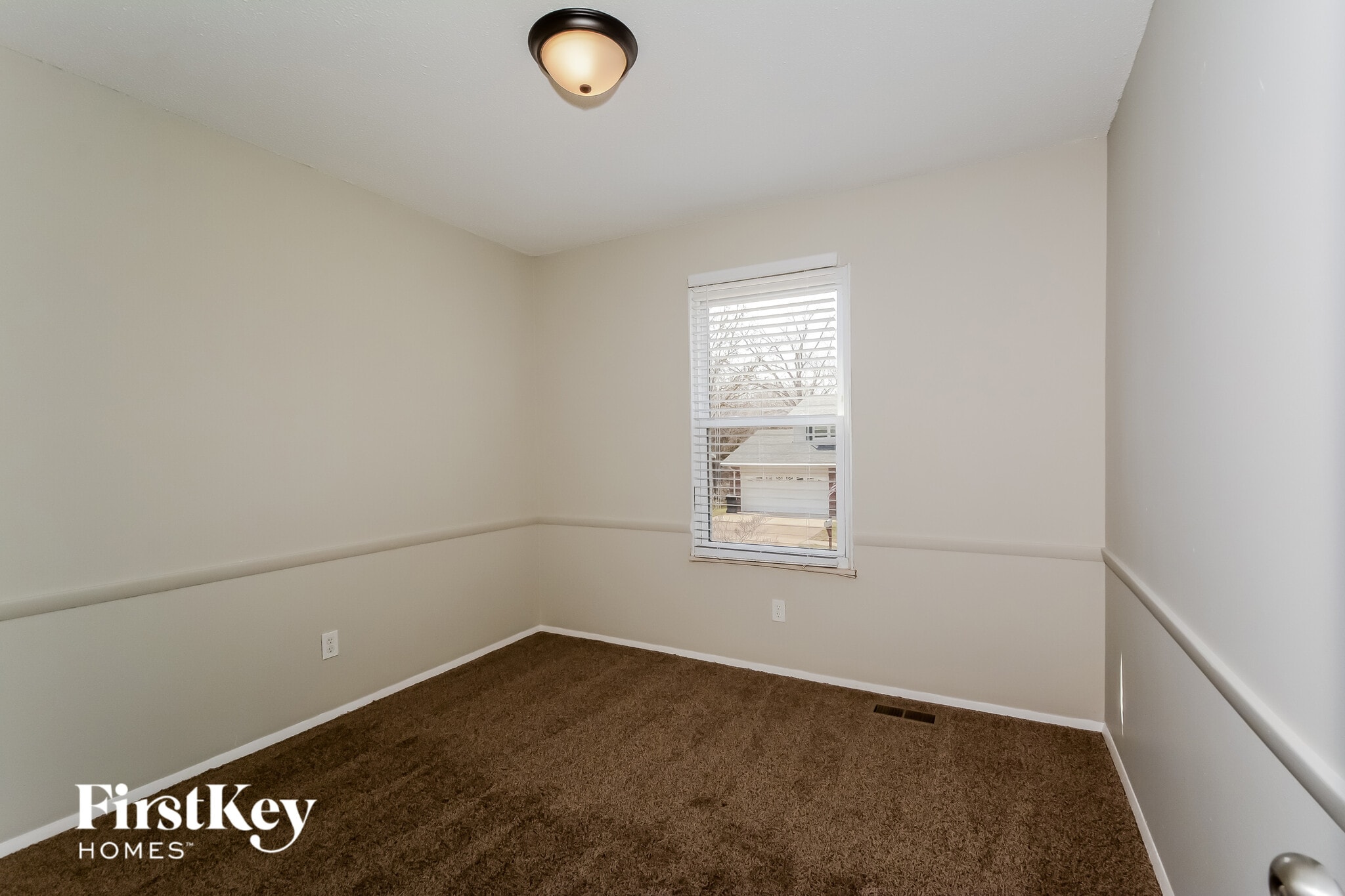 Building Photo - 578 Green Forest Dr