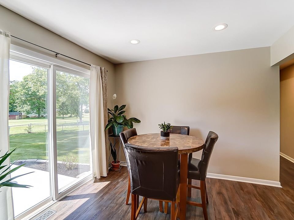 Building Photo - 1599 Yellowglen Dr