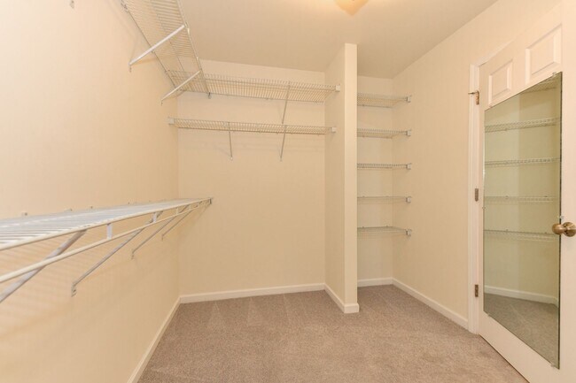 Building Photo - Nice and clean townhome in Colfax