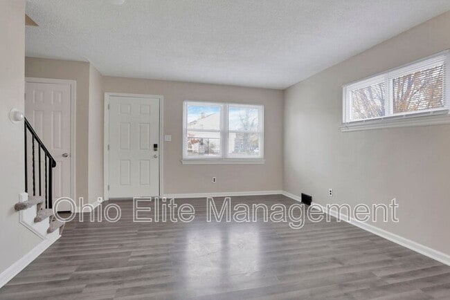 Building Photo - 898 Racine Ave