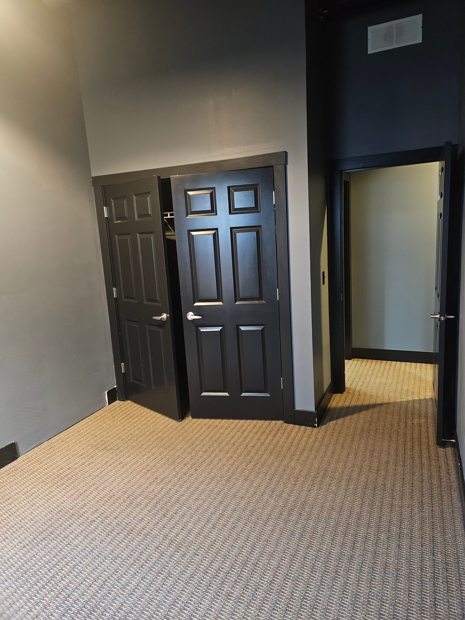 Building Photo - 329 S Washington Sq