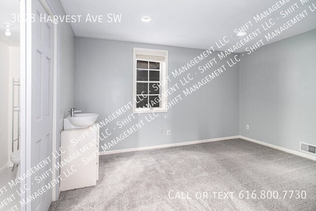 Building Photo - 3028 Harvest Ave SW