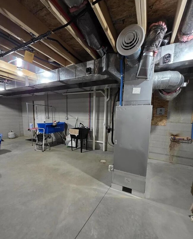 Building Photo - 2114 Pine View Dr