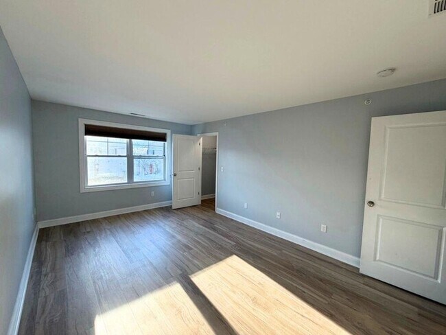 Building Photo - 75 Deerwood Dr