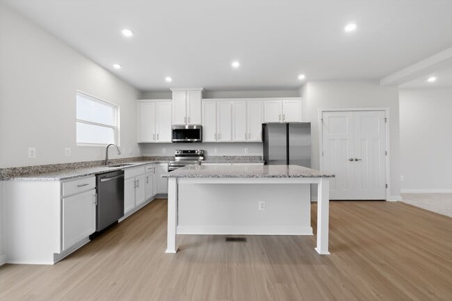 Building Photo - 43 Elmiraj Ct