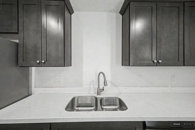 Building Photo - 13608 N 41st Pl