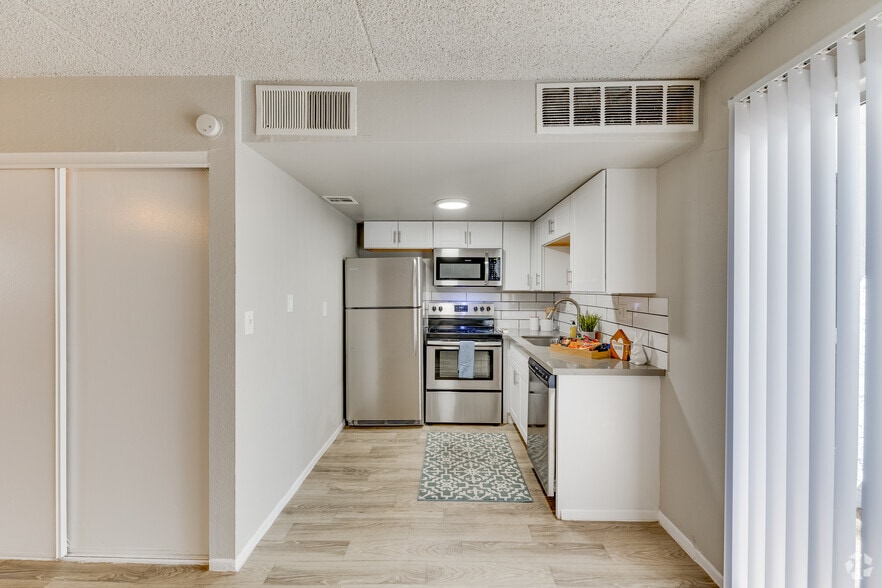Studio - 546SF - Kitchen - Nines at Lakeside