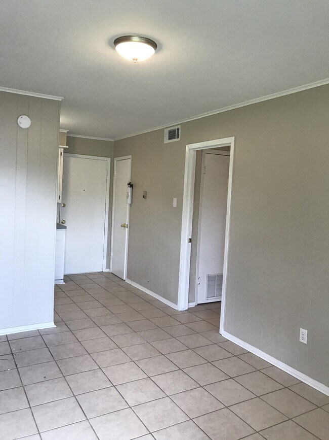 Building Photo - WoodCreek Apartments