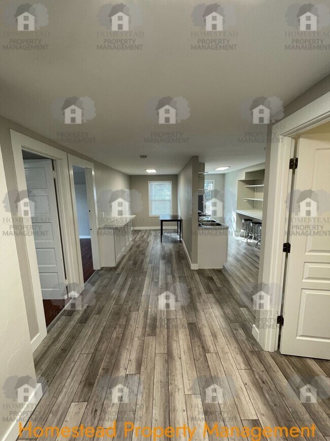 Building Photo - 451