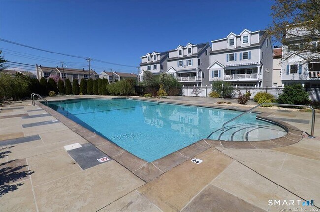 Building Photo - 67 Sandpiper Crescent