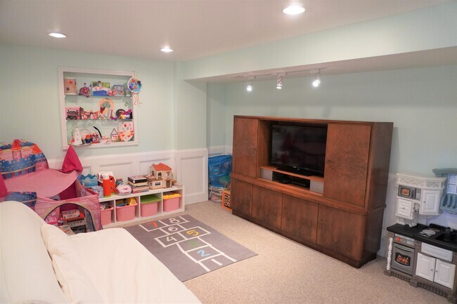 Spacious Lower Level - 215 Crestmoor Cir