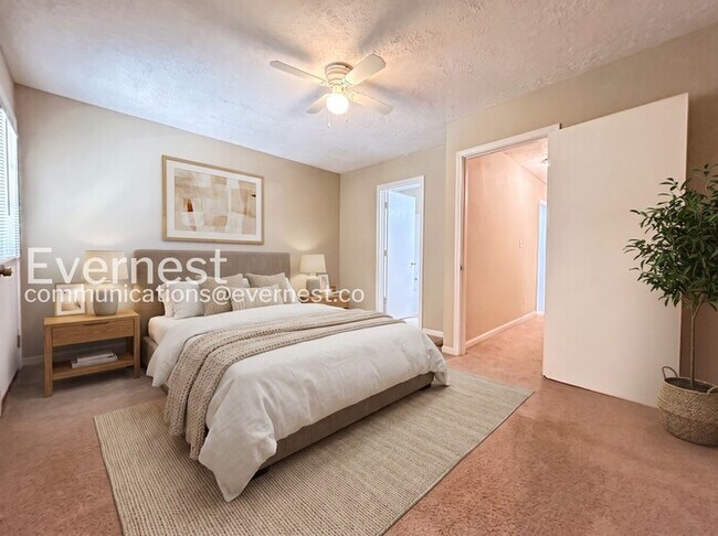 Building Photo - 3 Bed, 3 Bath Home with Off-Street Parking / Pet-Friendly / Available Now!