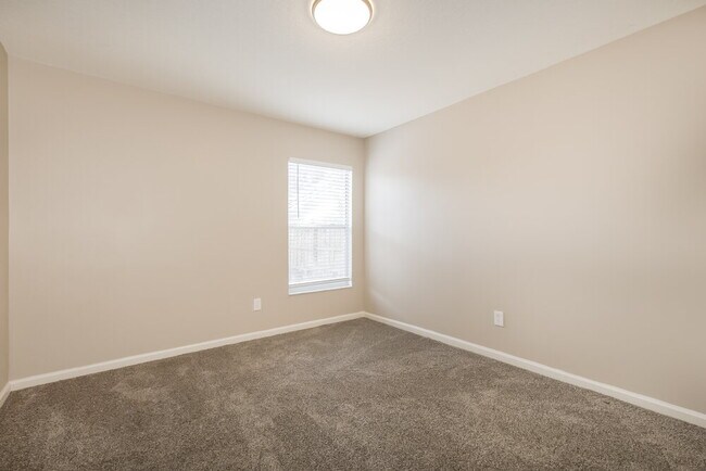 Building Photo - 4551 Oak River Cir