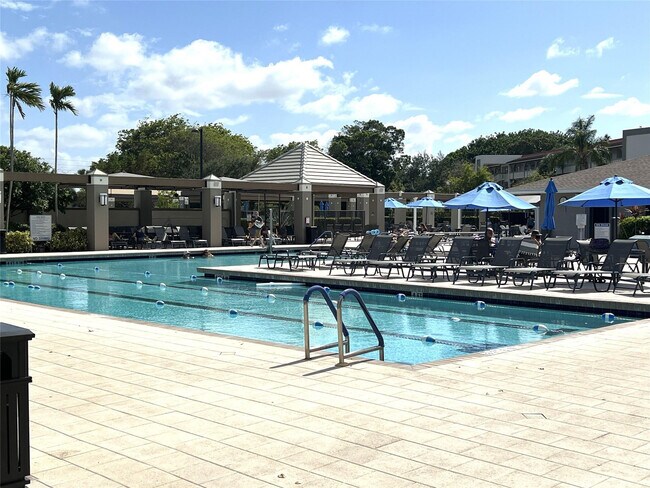 Building Photo - 4801 Martinique Pl