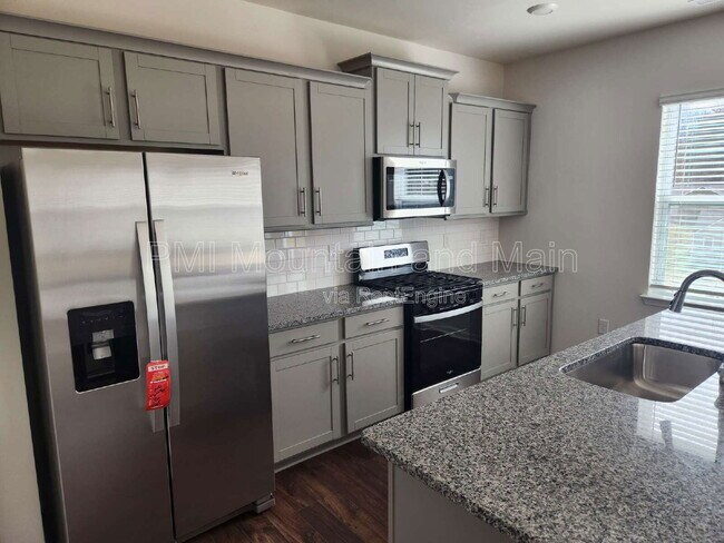 Building Photo - 92 Queen Vly Wy