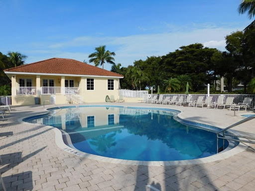 Building Photo - 20051 Sanibel View Cir