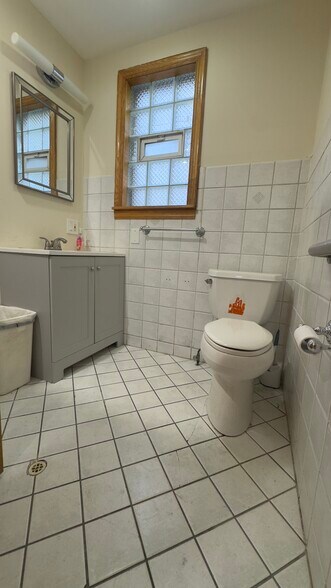 Half Bathroom - 2310 W 21st St