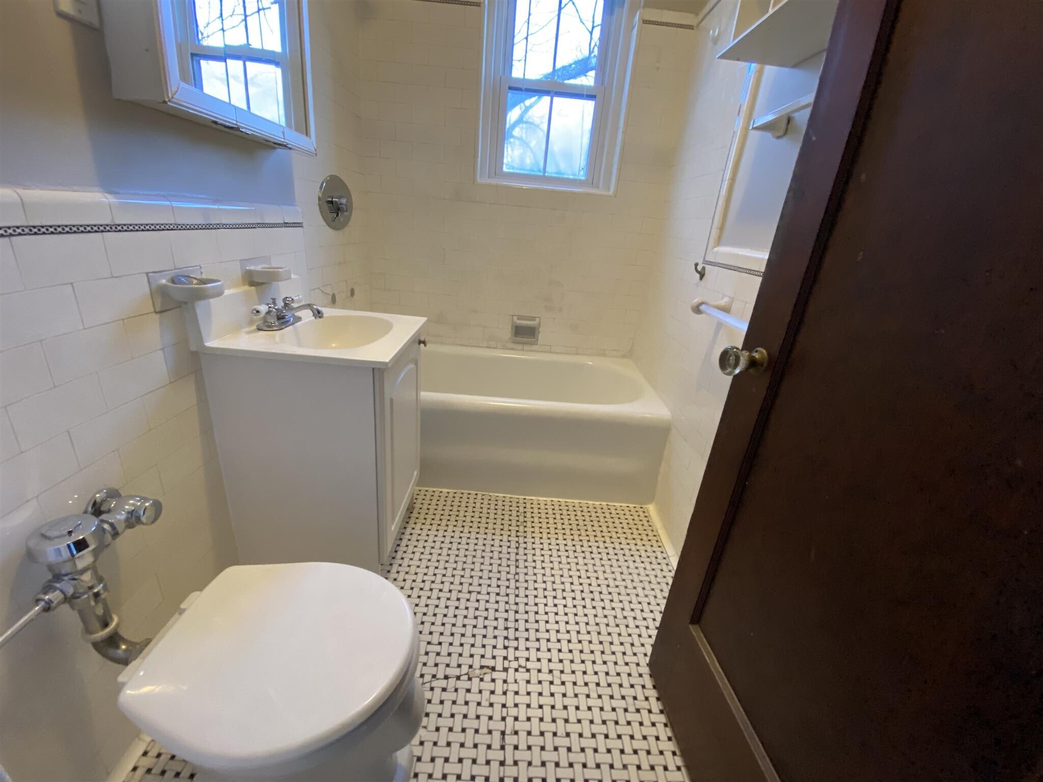 Building Photo - 115 College Ave