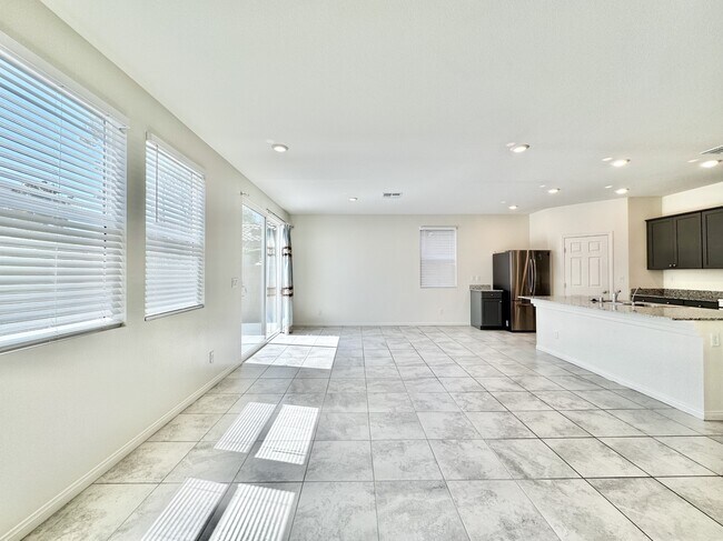Building Photo - 4258 Tarim St
