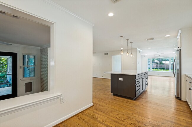 Building Photo - 7105 Bennington Dr