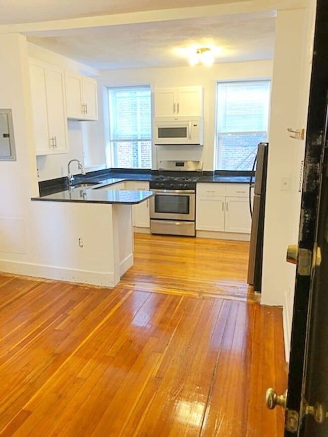 Building Photo - North End 2 bed....