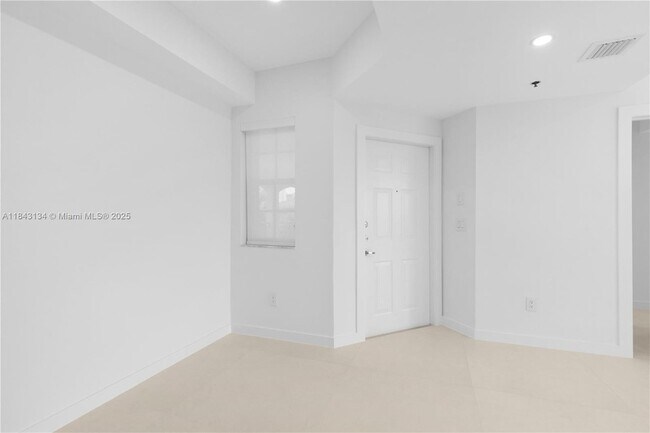 Building Photo - 3215 NE 184th St
