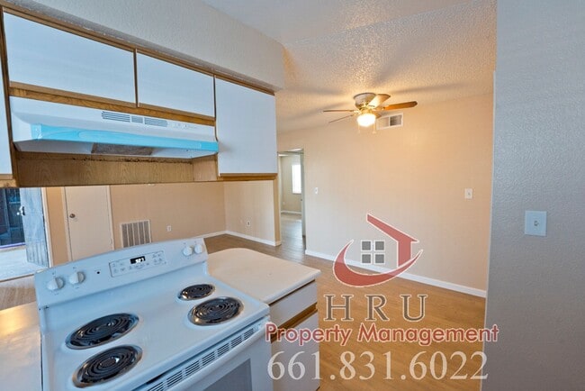 Building Photo - 4701 Beechwood St