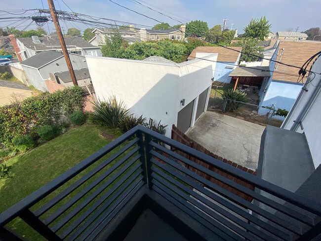 Building Photo - NEWER  SMART HOUSE 4BD*4BA*TOWNHOME*HWFLS*...