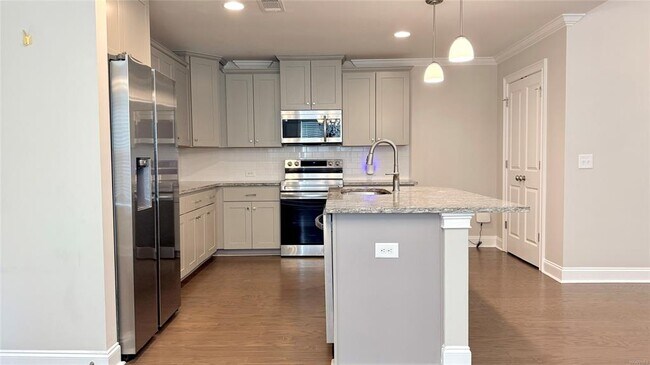 Building Photo - 1219 McClain Dr