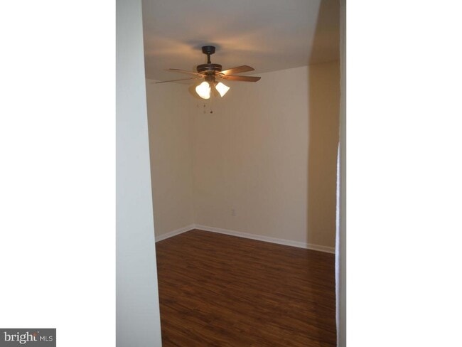 Building Photo - 23A E Daisy Ln