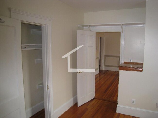 Building Photo - No Brokers Fee, Parking Included, In-Unit ...