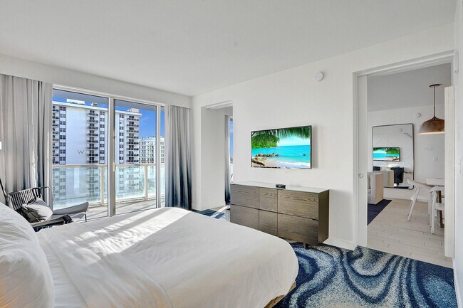 Building Photo - 3101 Bayshore Dr