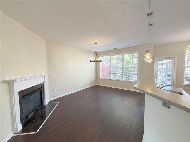 Building Photo - 4680 Creekside Villas Way