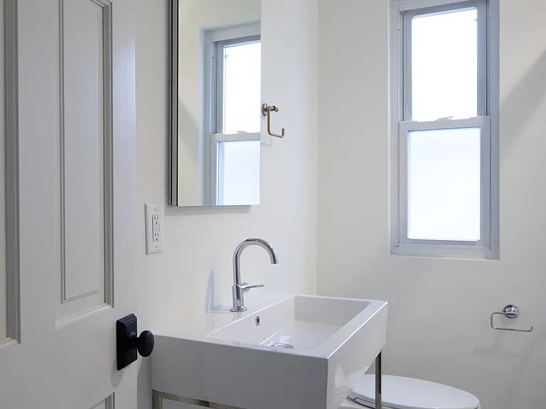 Building Photo - 205 Leake Ave