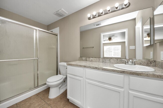 Building Photo - 826 Bandon Ln