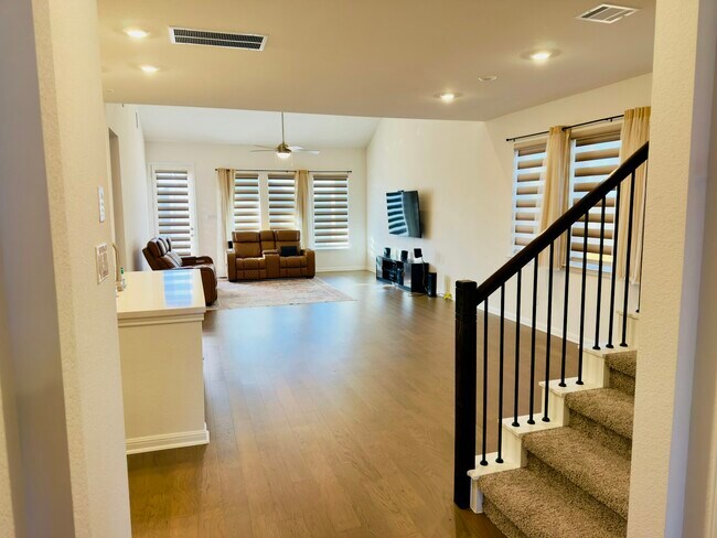 Building Photo - 113 Anejo Blf Ct