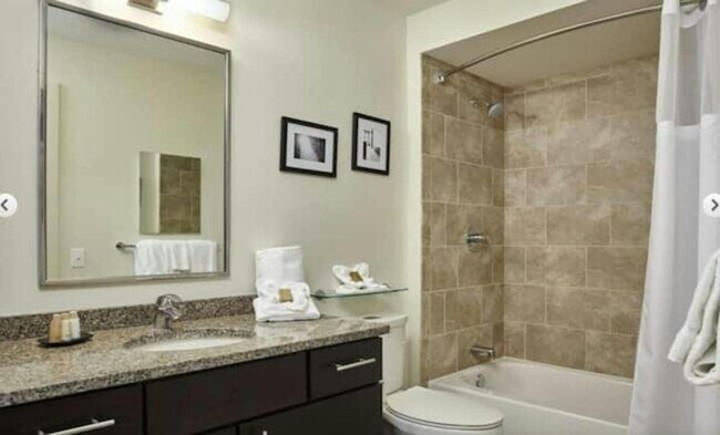 Building Photo - 2017 Chestnut St